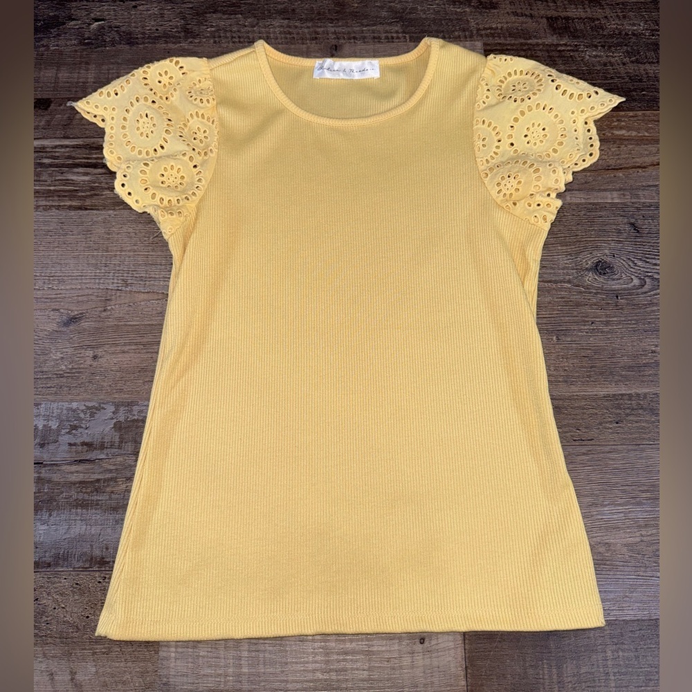 Chelsey & Theodore Yellow Ribbed Knit Top Eyelet Lace Flutter Sleeves Boho small